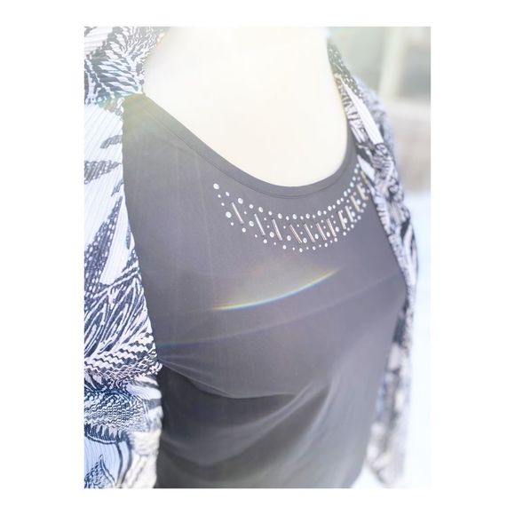 Classic Editions Women’s Twin Set Tee Shirt Black White Crinkle Stretch Sz S - Picture 5 of 9